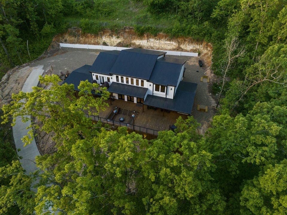 Take it All Inn - 5 bedroom cabin with epic views!