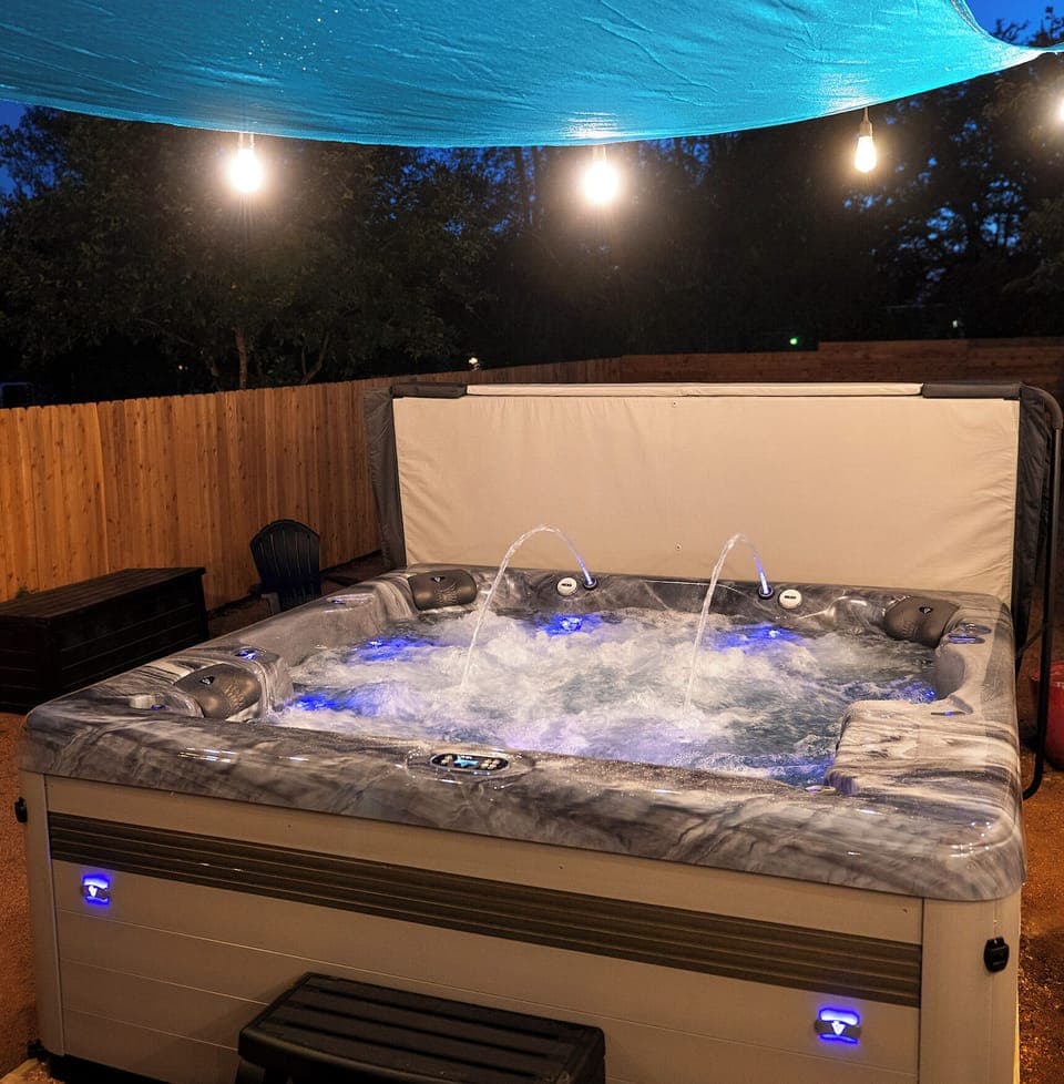 Featuring a NEW Luxury 9-Person Hot Tub / Jacuzzi Pool w/ Chiller (104 - 50 deg)