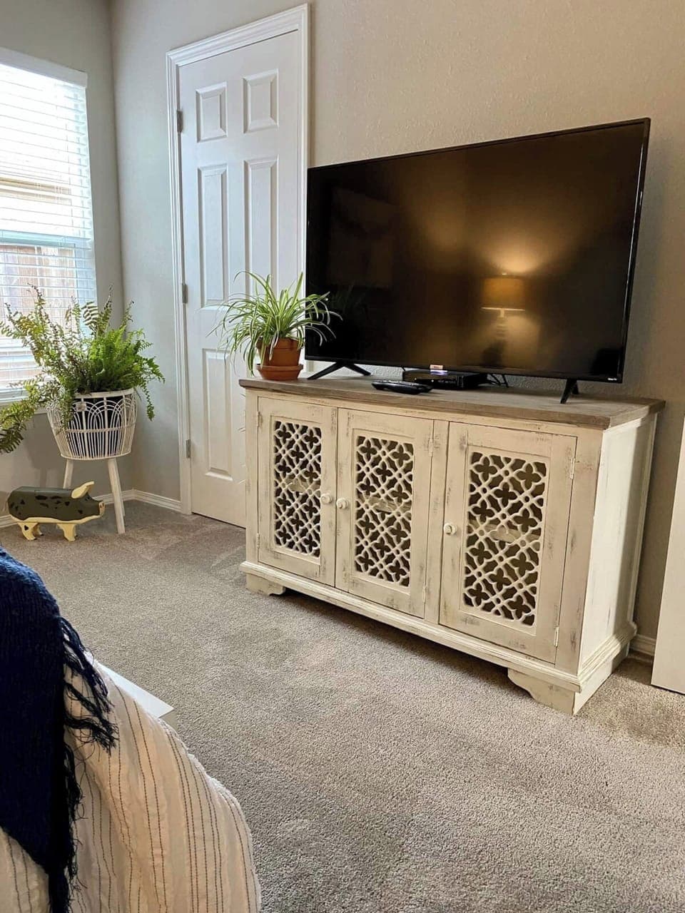 50 inch smart tv with cable. 