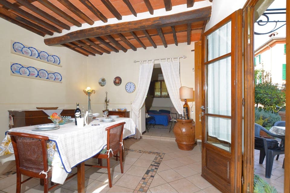 The kitchen with dining area open on the garden