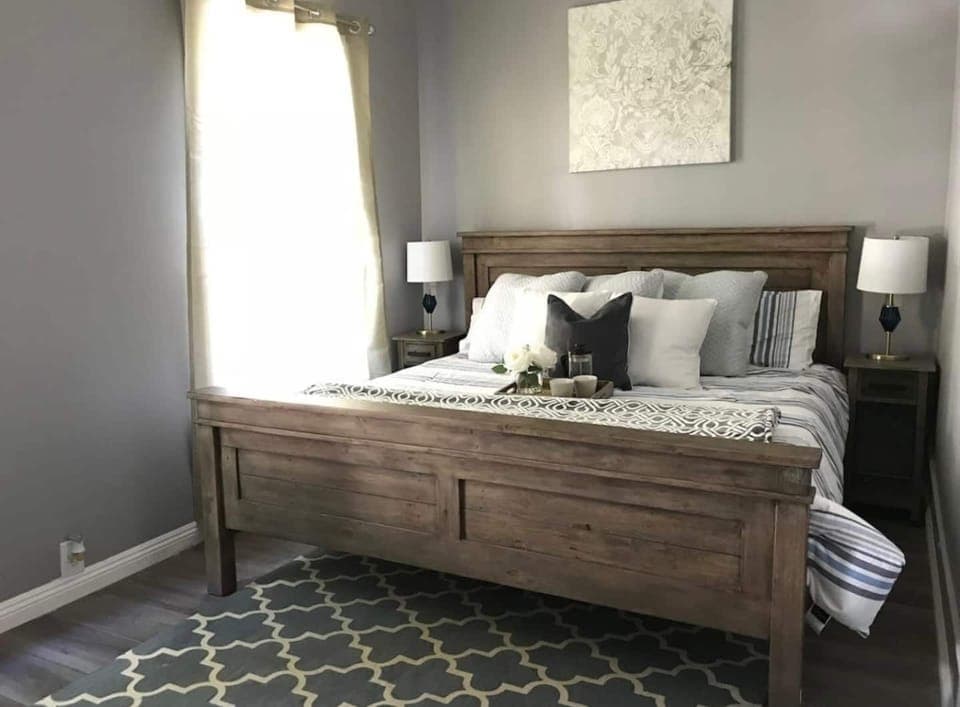 Bedroom No. 1: King bed with all pillows, linens and blankets and a 1st 50 in ROKU Smart TV