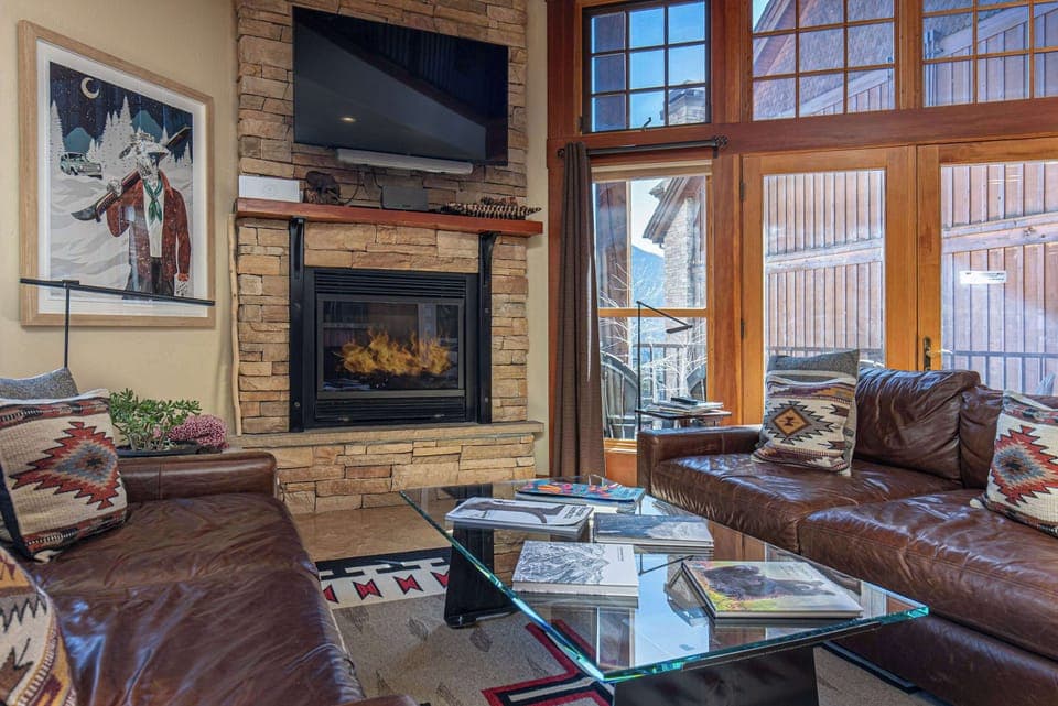 MAIN LIVING AREA