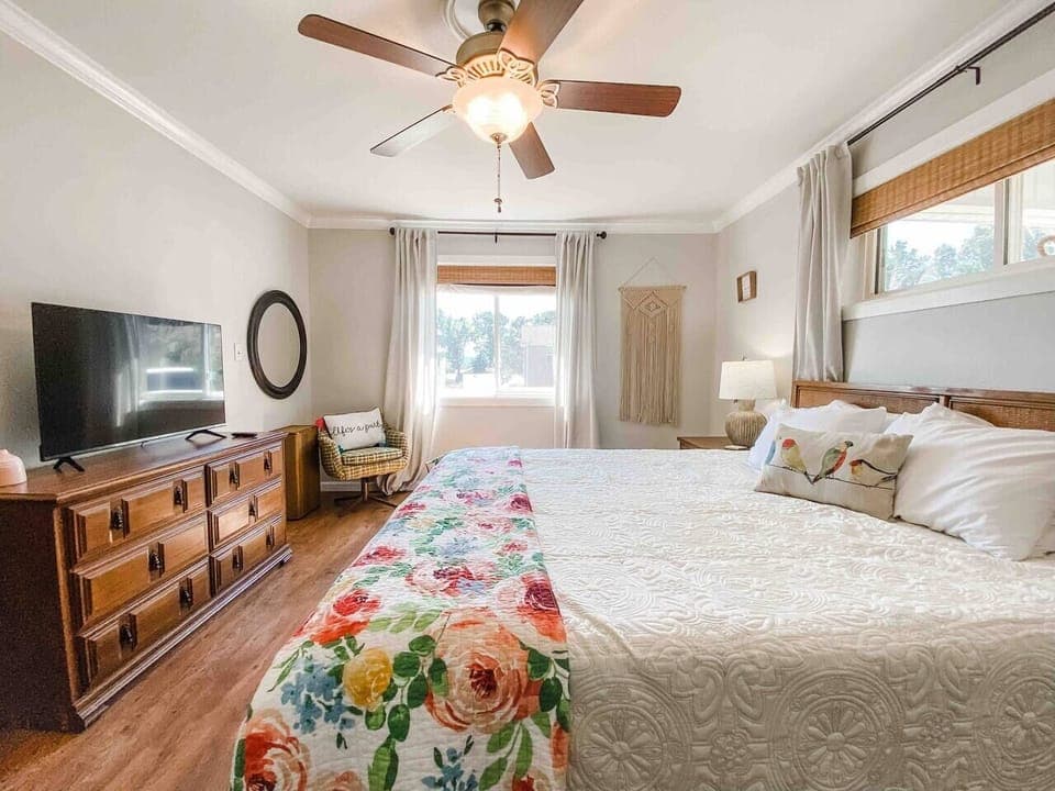 BEDROOM #1: King bedroom. Sleep late or get up early to watch the sunrise!