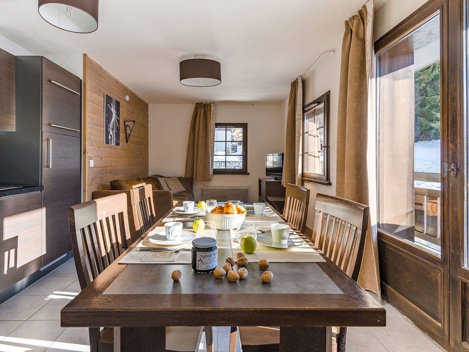 Table, Furniture, Property, Window, Wood, Tableware, Interior Design, Chair, Flooring, Kitchen