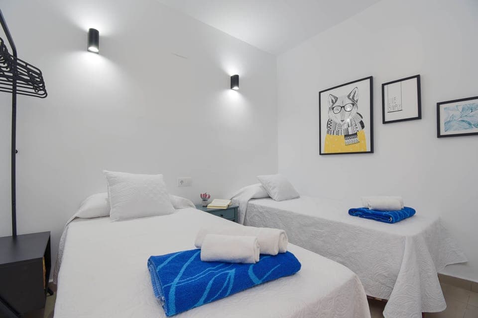 Bedroom with two single beds