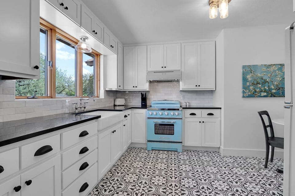 Modern touches in this full kitchen