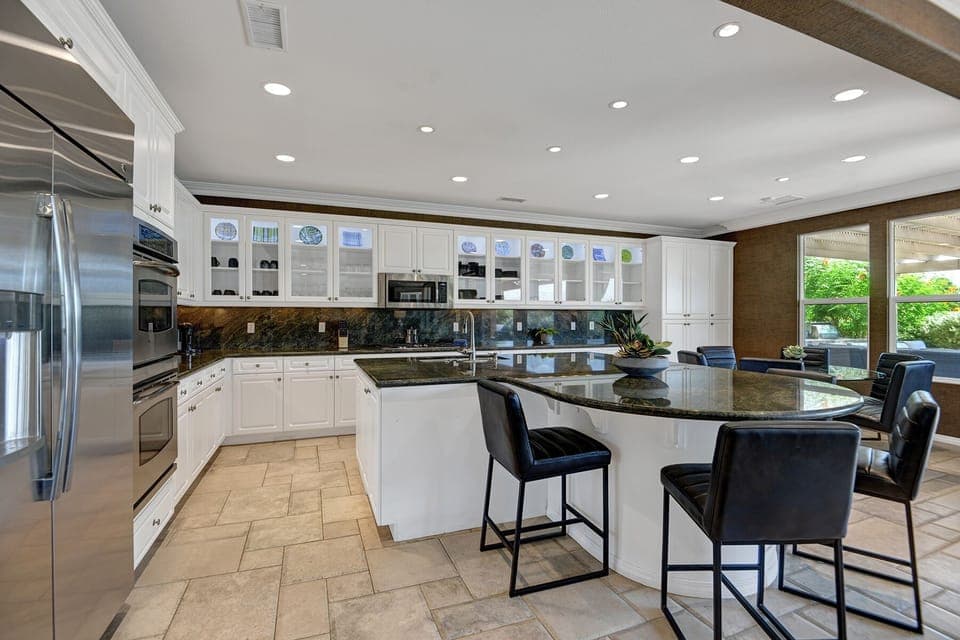 BREAKFAST BAR TO KITCHEN