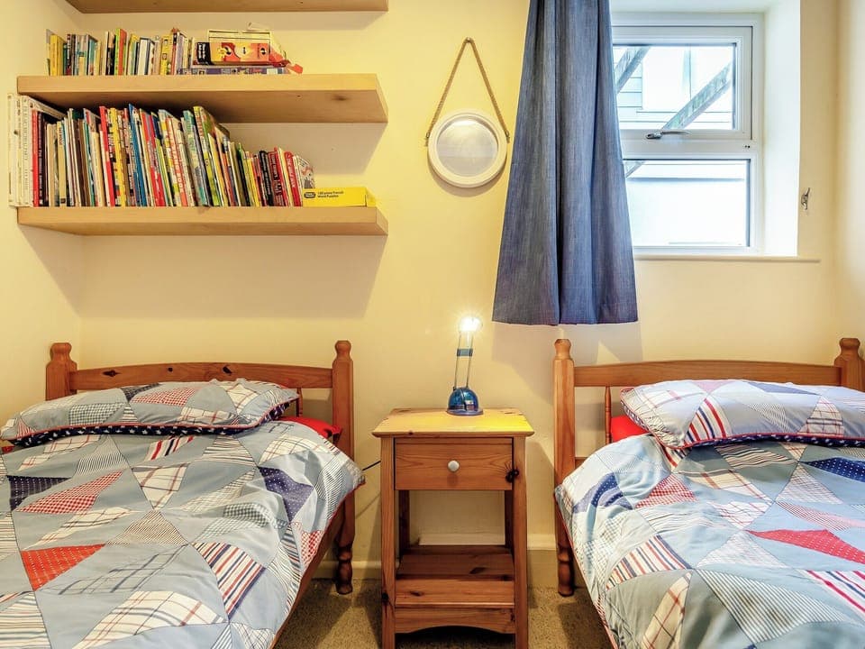 Twin bedroom | Mortreth, Porthtowan