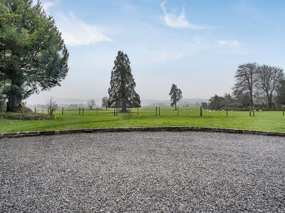 Setting | Brynog Mansion Apartment, Lampeter