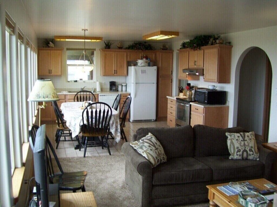 VIEW FROM THE LIVING ROOM TO THE DINING AREA AND FULL KITCHEN