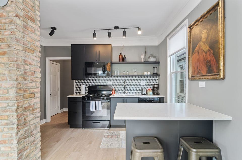 Check out the modern design in our full kitchen!