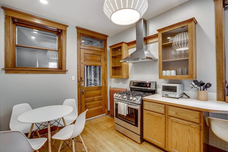 In the kitchen there's another table with 4 more seats