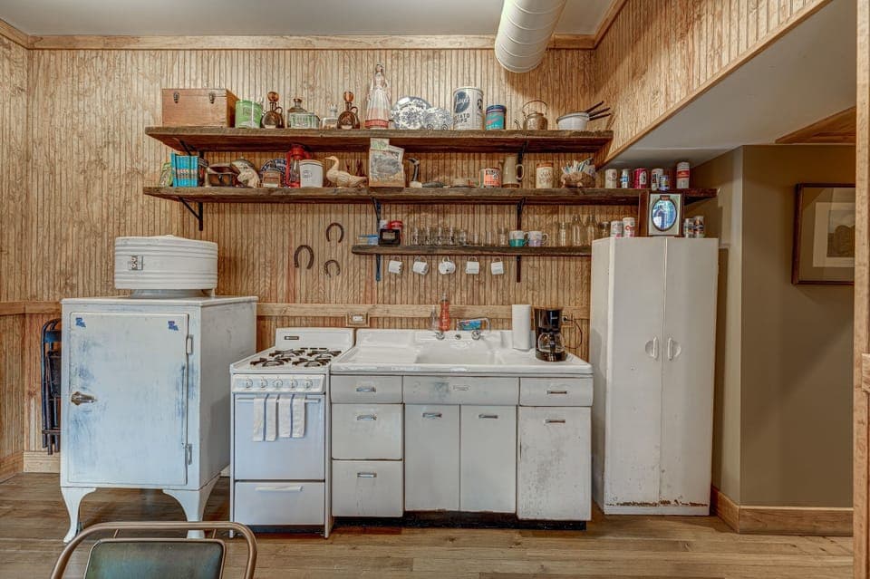 The kitchenette has so many fascinating knick-knacks, most of them vintage/antiques!