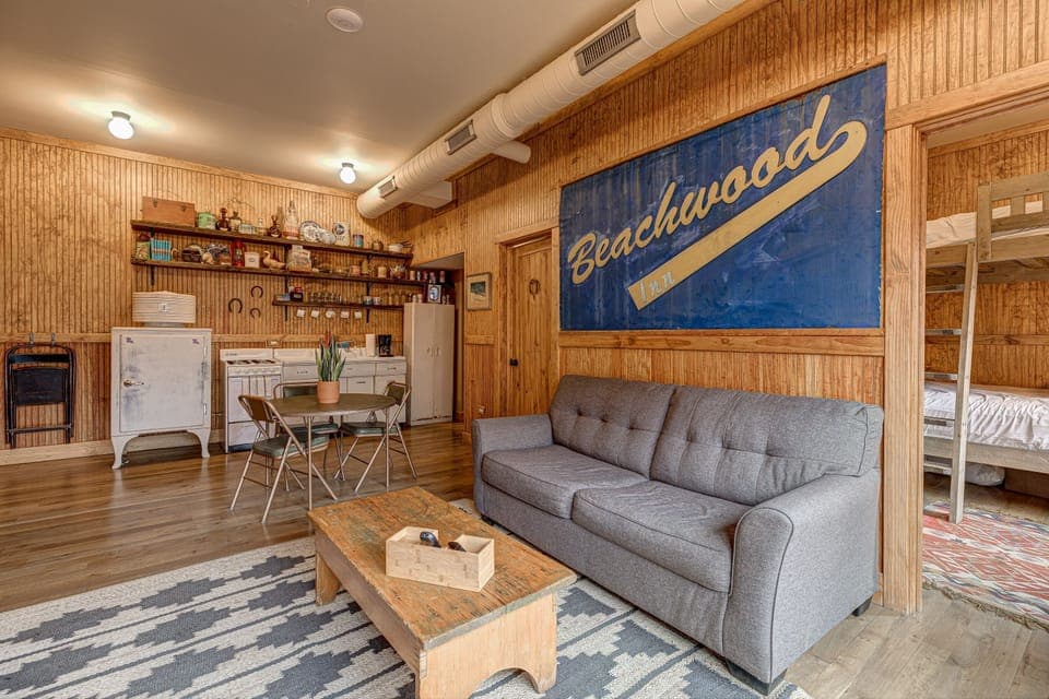Living Room, Room, Indoors, Flooring, Hardwood