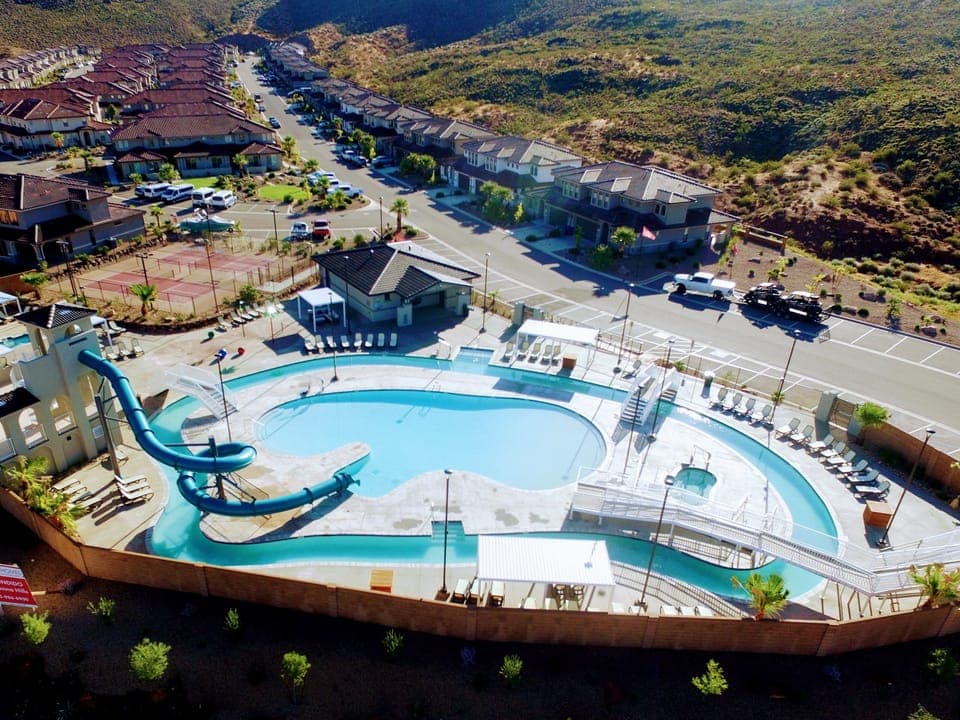 Swimming Pool & Lazy River