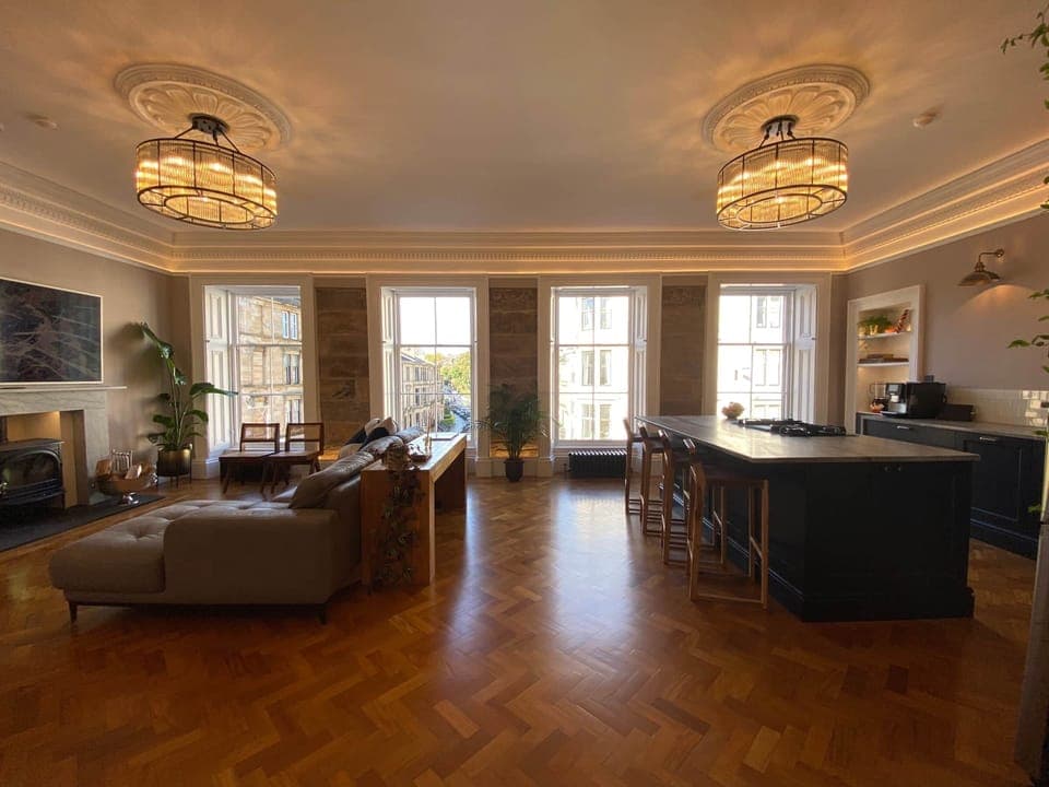 Ashton View Social Space - spacious luxury, views, traditional charm, comfort and style