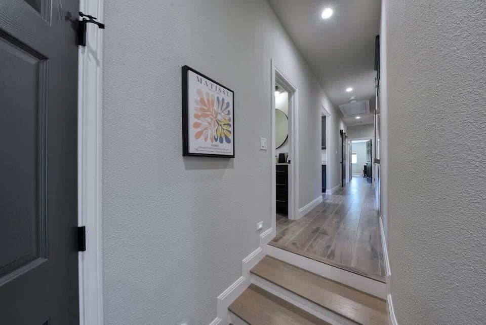 Hallway to 2nd bedroom wing