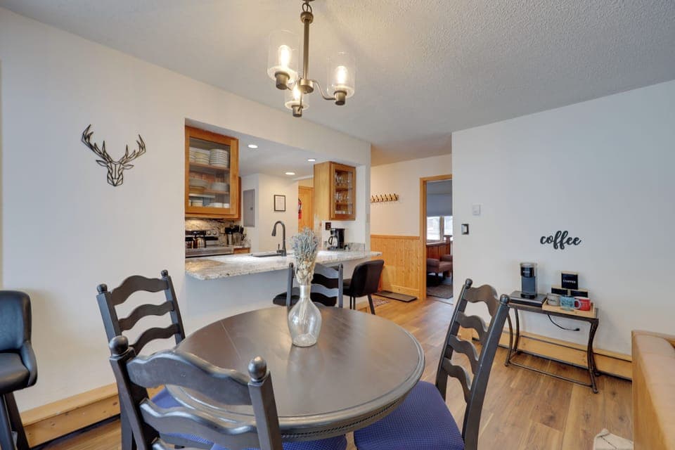 Dining Room | Dishware/Flatware Provided