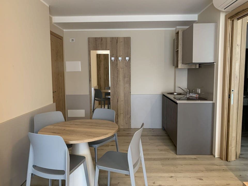 Plant, Sky, Plant Community, Natural Landscape, Branch, Tree, Grass, Shrub, Deciduous, Landscape