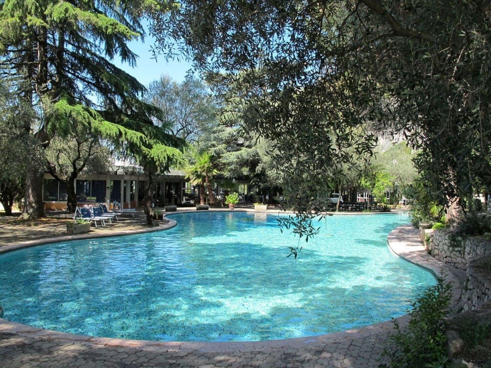 Water, Plant, Swimming Pool, Nature, Tree, Azure, Natural Landscape, Shade, Leisure, Resort Town