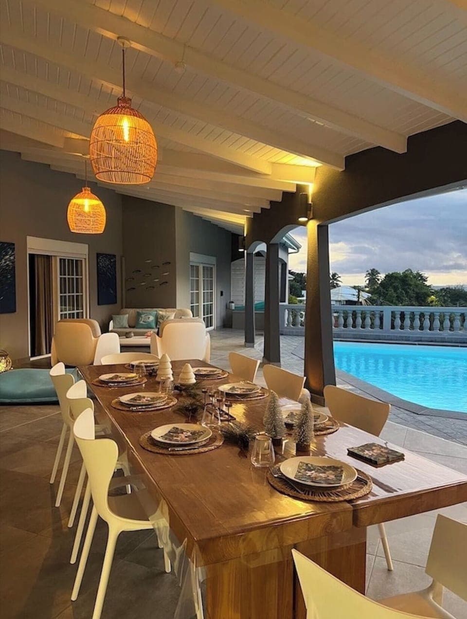 Outdoor dining
