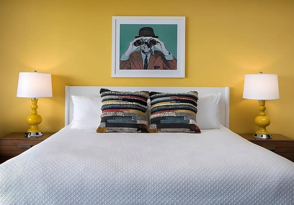 Unit w/ Queen Size Bed. Exact unit will be assigned upon arrival. Views, colors, and decor may vary