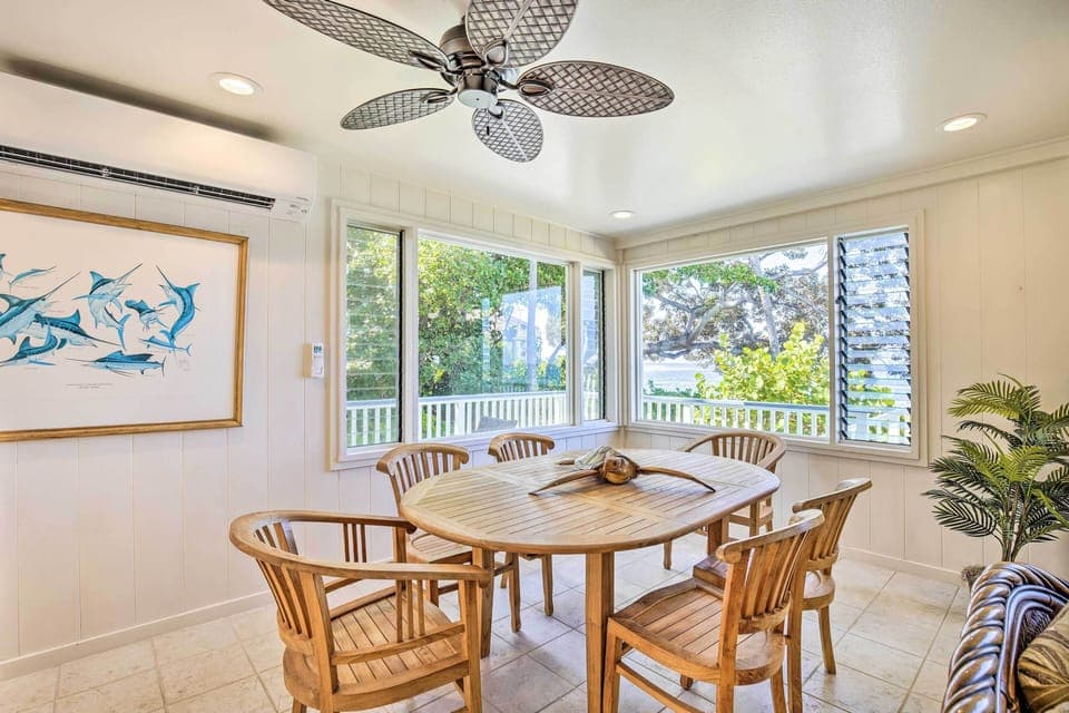 Dining Area | Dishware & Flatware Provided