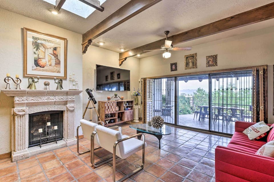 El Paso Vacation Rental | 3BR | 3BA | Step-Free Access | 3,400 Sq Ft