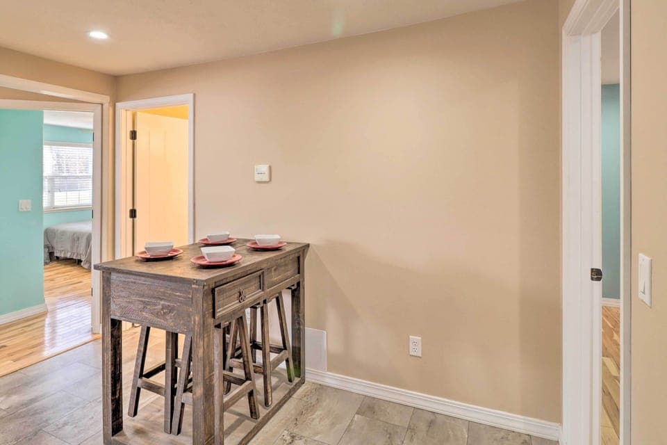 Dining Area | Dishware/Flatware