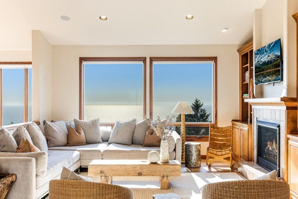 Enjoy expansive ocean views from The Lookout!