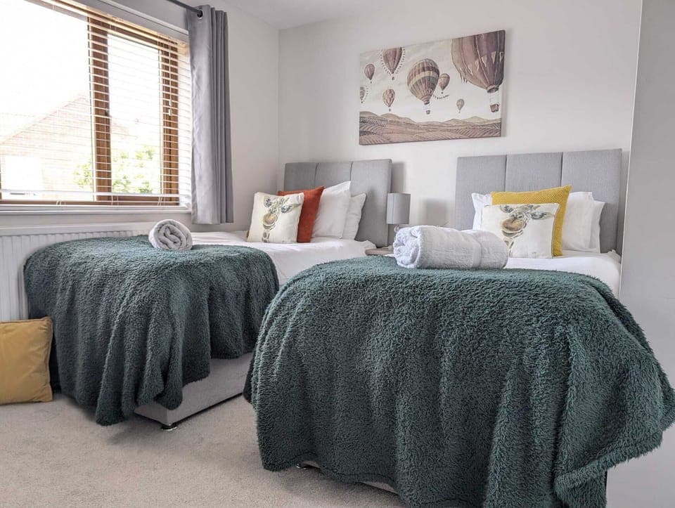 Main Bedroom a 2 single beds