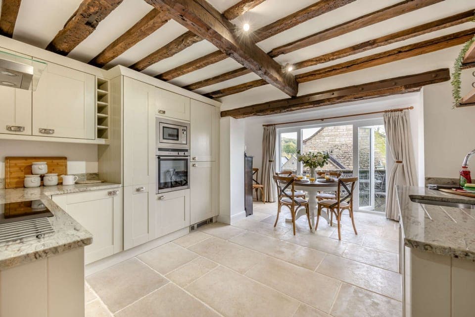 Abbots Cottage Kitchen - StayCotswold