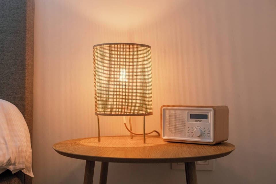Warm bedside ambiance with woven lamp