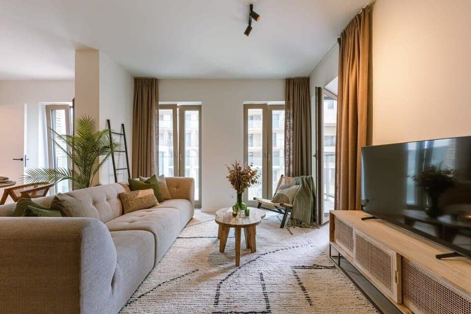 Spacious and warm livingroom