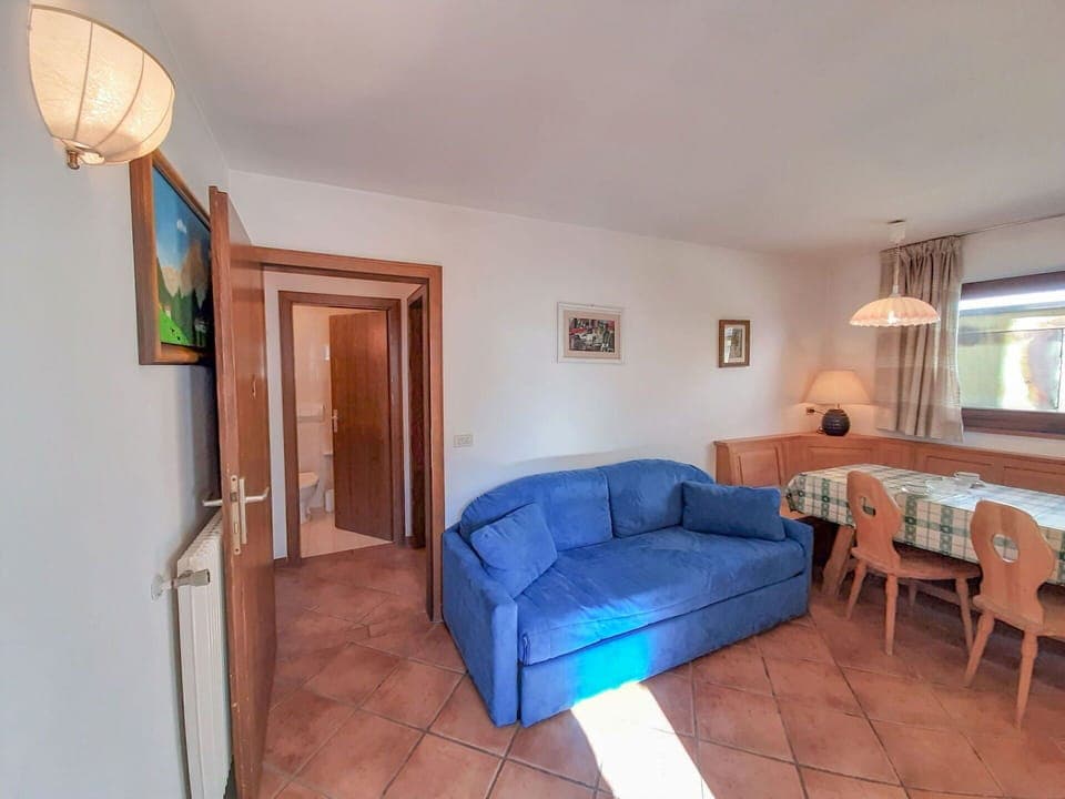 Furniture, Picture Frame, Property, Building, Window, Azure, Comfort, Couch, Wood, Table