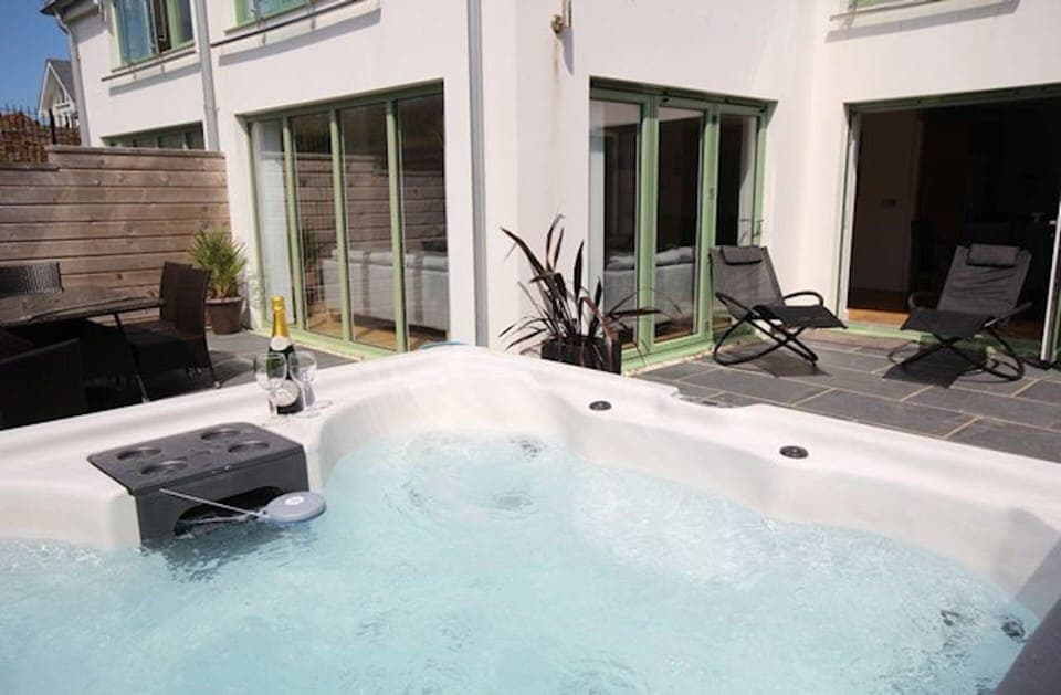 2 Point View - Private Patio Terrace with Hot Tub