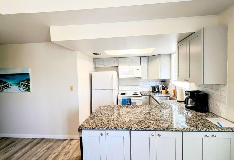 Full kitchen