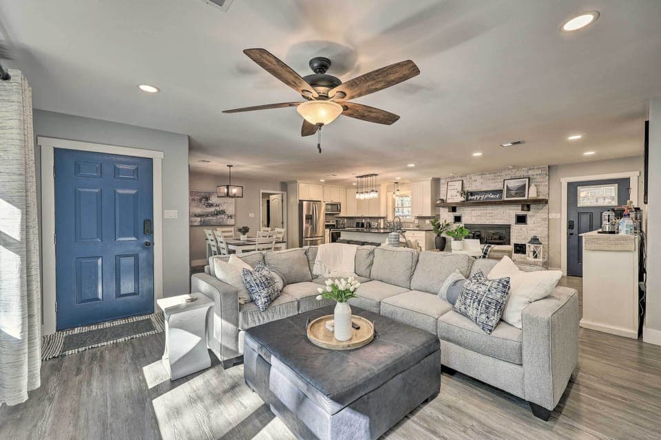 Living Room | Free WiFi | Central A/C + Heating