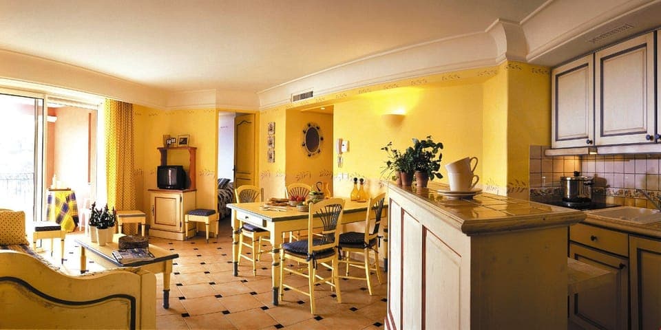 Enjoy your stay in the spacious 2 Bedroom Apartment.