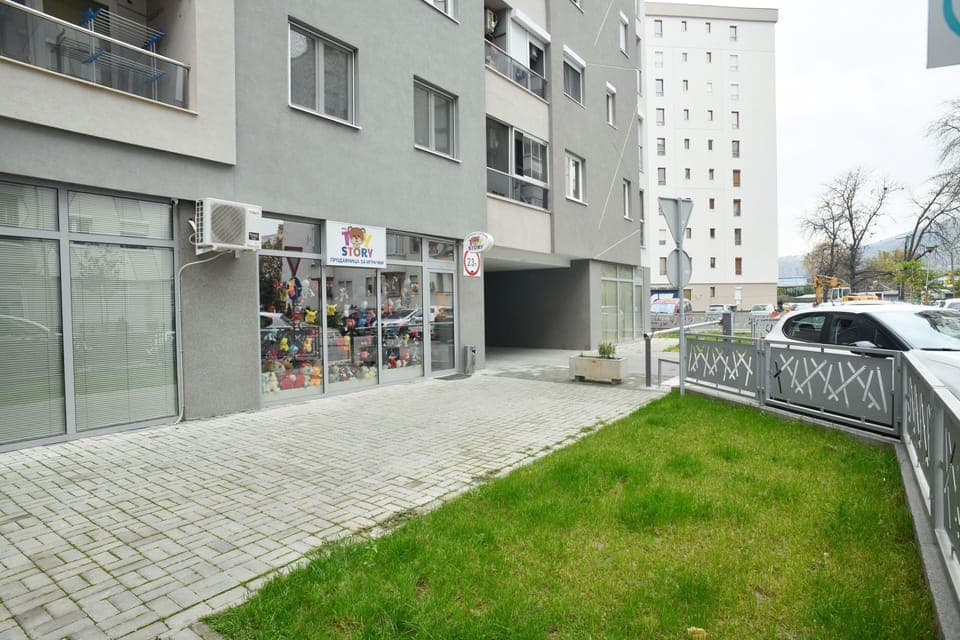 Take a relaxing stroll around the fantastic neighborhood.