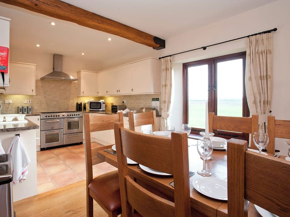 Open plan living space | Kingfisher Barn - Piggyback Barns, Sculthorpe, Fakenham