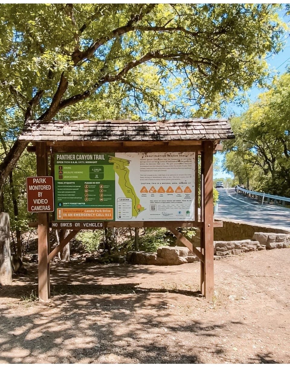 Little Bridgehaus is walking distance to Landa park and few hiking trails