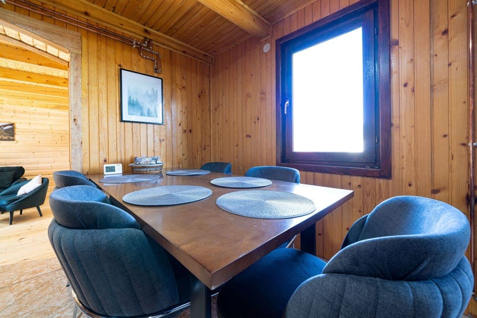 Dining area for 6 persons 