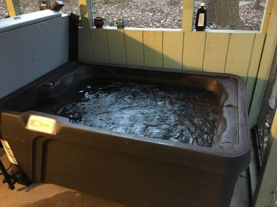 Hot tub in screened in porch