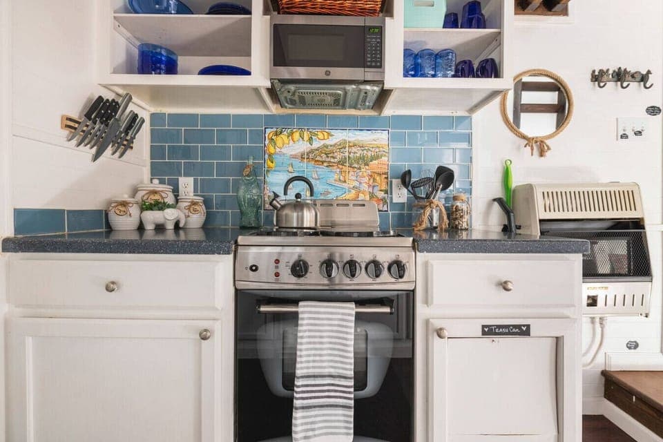 Dinner cook outs? Make the most scrumptious meals here in this bullet-proof kitchen.