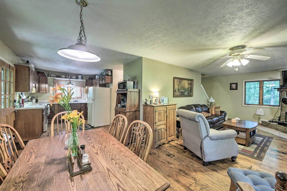 Dining Room | Dishware/Flatware Provided