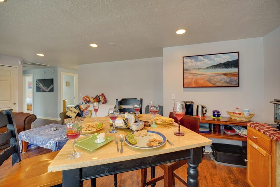 Dining Area | Dishware Provided