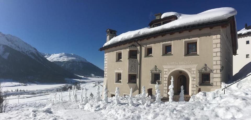 Chesa Larschigna entrance areaIn winter