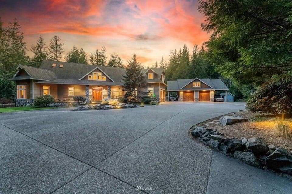 The Lodge is the perfect retreat for your small or large group.  Sleeps up to 16. Something for everyone: Pickleball, basketball, kayaks, fishing, hiking, firepit, hot tub, theater room seating for 16+, laser tag, karaoke, and so much more!