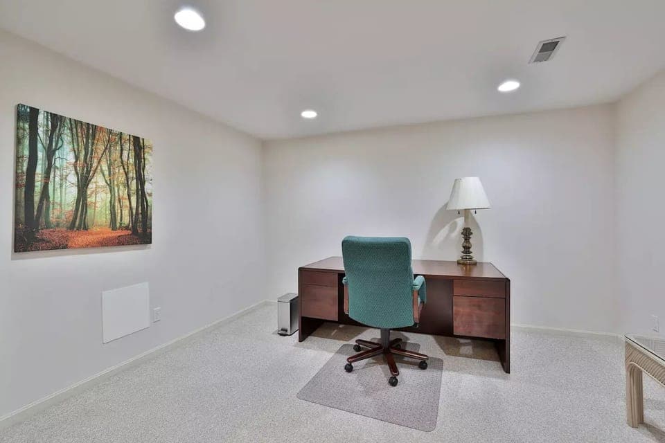 [Basement Office] In case you want to spend some working hours.